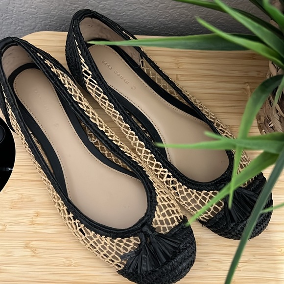 Zara Black and Nude Cap Toe Ballet Flats Woven with Tassels Size 39 - Picture 2 of 2